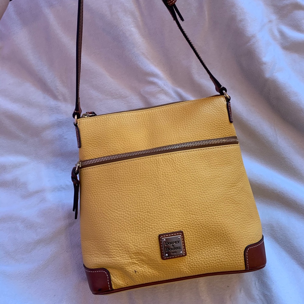 Dooney & Bourke hand bag
